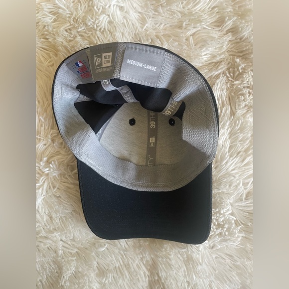 Los Angeles Dodgers Black/Black Adjustable Strap Hat Cap - Picture 2 of 4